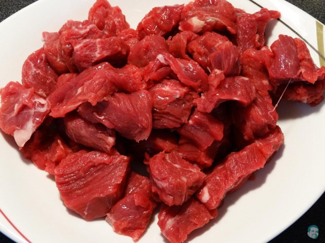 Gulasch Rindfleisch geschnitten