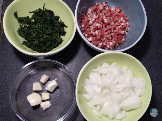 spinat-bacon-garlic-onion-roh