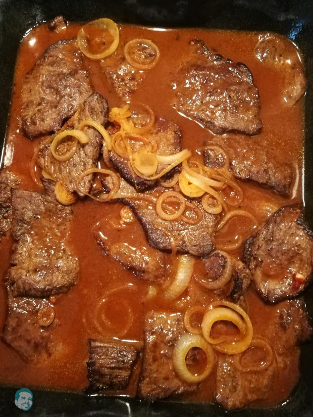 Zwiebelrostbraten dünsten