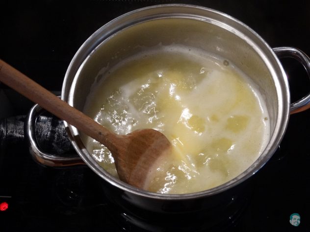 Butter in Wasser schmelzen