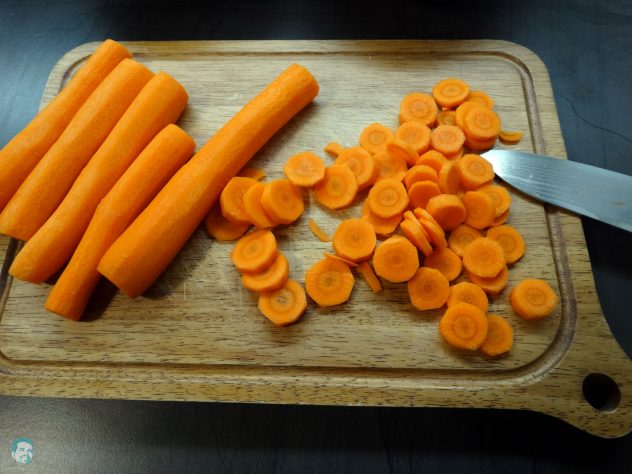 Kuerbis Kokossuppe Karotten schneiden