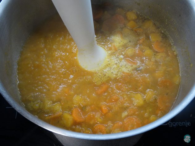 Kuerbis Kokossuppe passieren