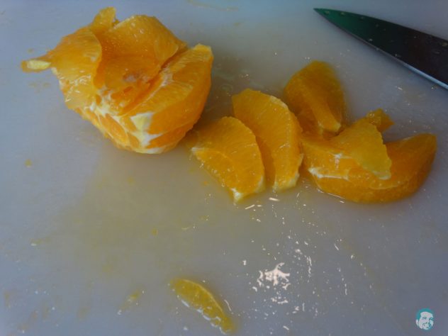 Orange-putzen-und-schneiden